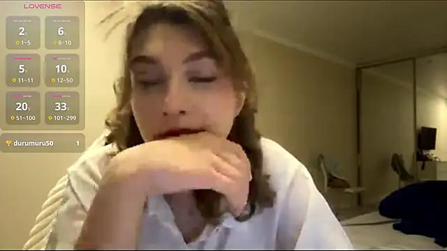 Snapshot of ElliKrovel chatting on 02.20.26 ElliKrovel online show from 02.20.26