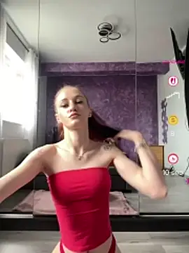 Snapshot of Roxyfoxyyy chatting on 05.19.26 Roxyfoxyyy online show from 05.19.26