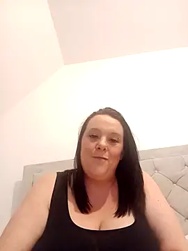 Snapshot of louisa36 chatting on 02.24.26 louisa36 online show from 02.24.26