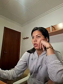 Snapshot of ZeforAitanna chatting on 04.07.26 ZeforAitanna online show from 04.07.26