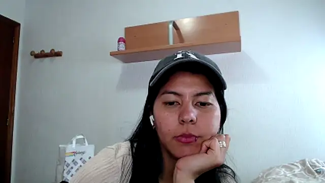 Snapshot of ZeforAitanna chatting on 04.13.26 ZeforAitanna online show from 04.13.26
