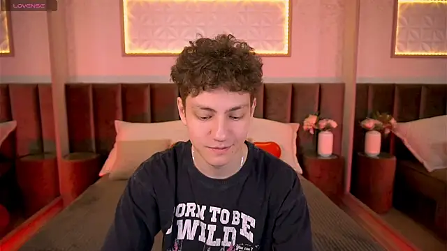 Snapshot of StefanBev chatting on 02.20.26 StefanBev online show from 02.20.26