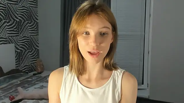 Snapshot of Kiracute18 chatting on 07.28.26 Kiracute18 online show from 07.28.26
