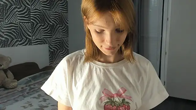 Snapshot of Kiracute18 chatting on 07.31.26 Kiracute18 online show from 07.31.26