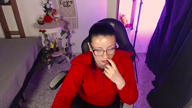 QueenRose94 online show from 04.10.26