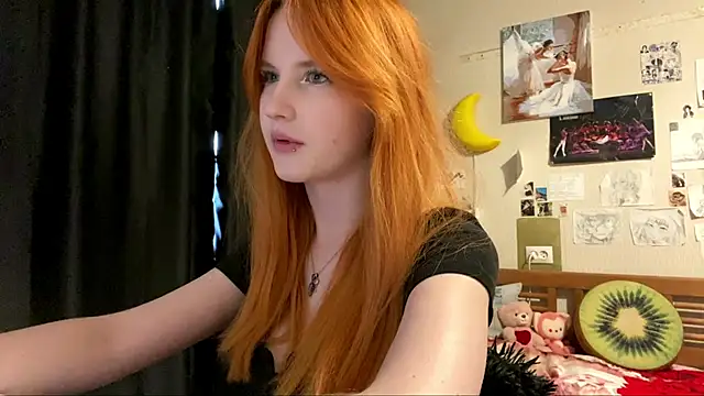 Snapshot of DynaLoom chatting on 02.13.26 DynaLoom online show from 02.13.26