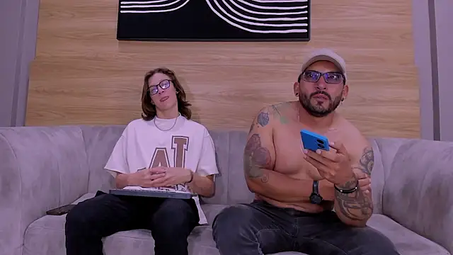 Snapshot of close_friends chatting on 03.14.26 close friends online show from 03.14.26