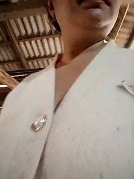 Snapshot of lisn-cute chatting on 02.13.26 lisn-cute online show from 02.13.26