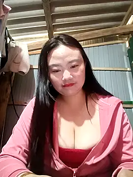 Snapshot of lisn-cute chatting on 04.18.26 lisn-cute online show from 04.18.26