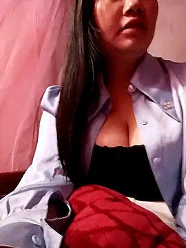Snapshot of lisn-cute chatting on 04.19.26 lisn-cute online show from 04.19.26