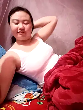 Snapshot of lisn-cute chatting on 04.27.26 lisn-cute online show from 04.27.26