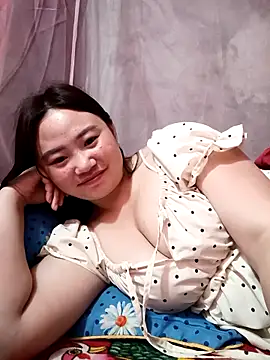 Snapshot of lisn-cute chatting on 05.11.26 lisn-cute online show from 05.11.26