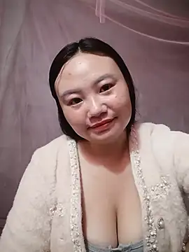 Snapshot of lisn-cute chatting on 05.18.26 lisn-cute online show from 05.18.26