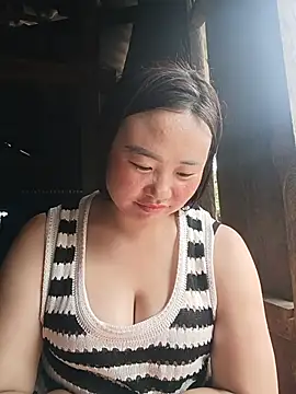 Snapshot of lisn-cute chatting on 05.22.26 lisn-cute online show from 05.22.26