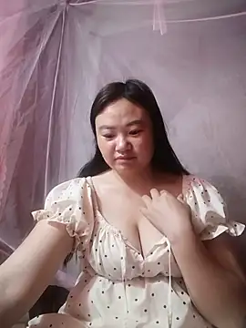 Snapshot of lisn-cute chatting on 05.22.26 lisn-cute online show from 05.22.26