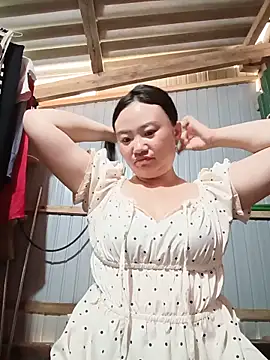 Snapshot of lisn-cute chatting on 05.25.26 lisn-cute online show from 05.25.26