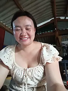 Snapshot of lisn-cute chatting on 05.26.26 lisn-cute online show from 05.26.26