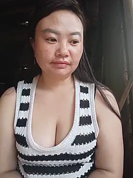 Snapshot of lisn-cute chatting on 05.27.26 lisn-cute online show from 05.27.26