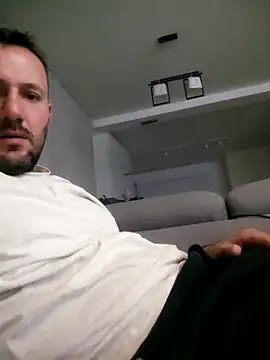 Snapshot of defaktor chatting on 02.19.26 defaktor online show from 02.19.26