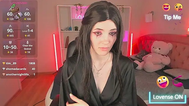 Snapshot of JennyferMore chatting on 05.19.26 JennyferMore online show from 05.19.26