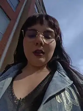 Snapshot of Yulska chatting on 02.28.26 Yulska online show from 02.28.26