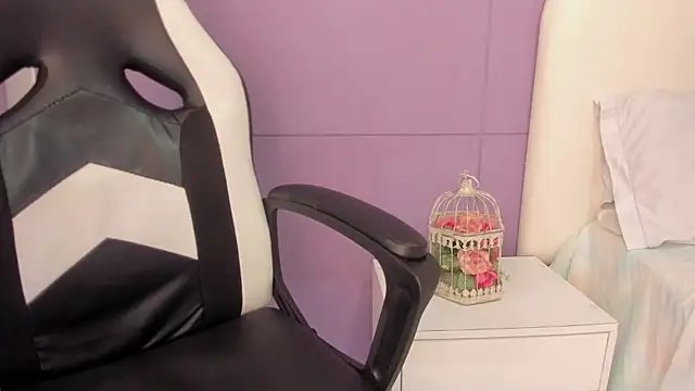 luna bradley  online show from 02.16.26