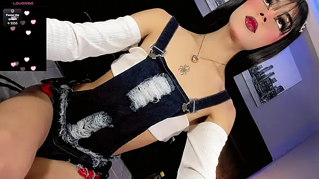 Snapshot of CuteMiaaa chatting on 04.30.26 CuteMiaaa online show from 04.30.26