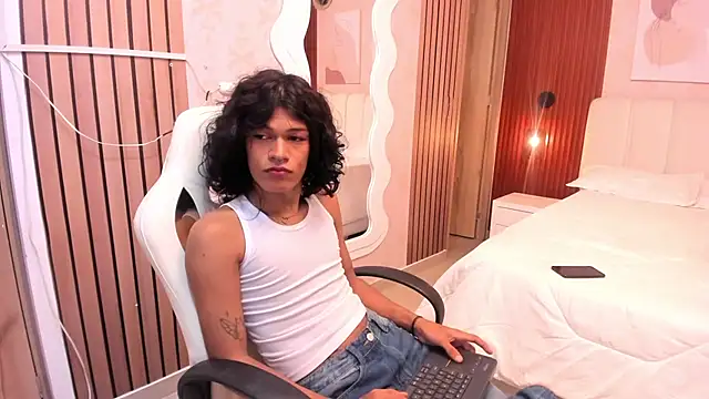 Snapshot of littlesweet18_ chatting on 02.15.26 littlesweet18 online show from 02.15.26