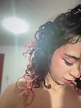 Snapshot of Woo_isDaphne chatting on 03.22.26 Woo isDaphne online show from 03.22.26