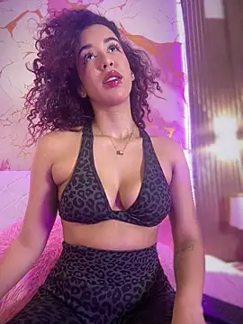 Snapshot of Woo_isDaphne chatting on 03.25.26 Woo isDaphne online show from 03.25.26