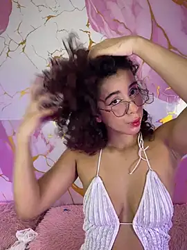 Snapshot of Woo_isDaphne chatting on 04.12.26 Woo isDaphne online show from 04.12.26