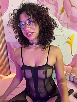 Snapshot of Woo_isDaphne chatting on 05.24.26 Woo isDaphne online show from 05.24.26