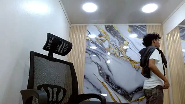 Snapshot of DaviidBuckx_ chatting on 02.20.26 DaviidBuckx online show from 02.20.26