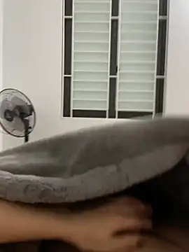 Snapshot of huyenzz chatting on 02.19.26 huyenzz online show from 02.19.26