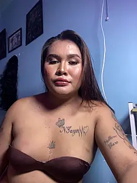 Snapshot of hollynicole chatting on 06.17.26 hollynicole online show from 06.17.26