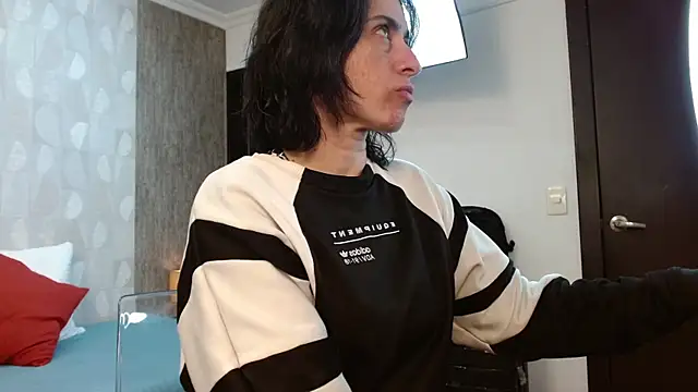 Snapshot of lincebdsm chatting on 11.21.25 lincebdsm online show from 11.21.25