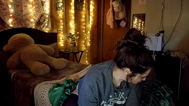 Snapshot of VelvetBrunetteXo chatting on 03.18.26 VelvetBrunetteXo online show from 03.18.26