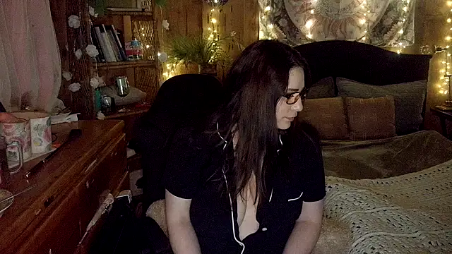 Snapshot of VelvetBrunetteXo chatting on 03.21.26 VelvetBrunetteXo online show from 03.21.26