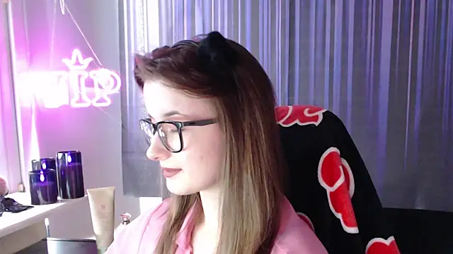 Snapshot of LunaXcherry chatting on 06.21.26 LunaXcherry online show from 06.21.26