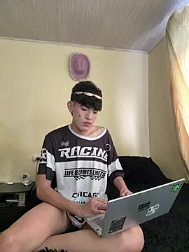 Snapshot of max_femboy chatting on 03.28.26 max femboy online show from 03.28.26
