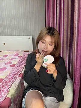 Snapshot of A-cola chatting on 05.03.26 A-cola online show from 05.03.26