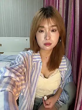 Snapshot of A-cola chatting on 05.15.26 A-cola online show from 05.15.26