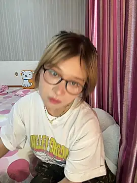 Snapshot of A-cola chatting on 07.14.26 A-cola online show from 07.14.26