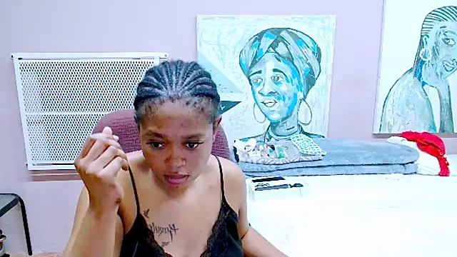 Snapshot of TyraHotxxx chatting on 05.15.26 TyraHotxxx online show from 05.15.26