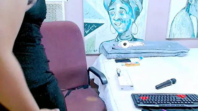 Snapshot of TyraHotxxx chatting on 05.19.26 TyraHotxxx online show from 05.19.26