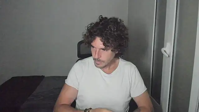 Snapshot of joaquin420_hot chatting on 04.21.26 joaquin420 hot online show from 04.21.26