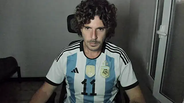 Snapshot of joaquin420_hot chatting on 05.18.26 joaquin420 hot online show from 05.18.26