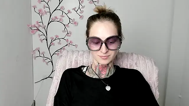 Esmi Winter online show from 07.11.26