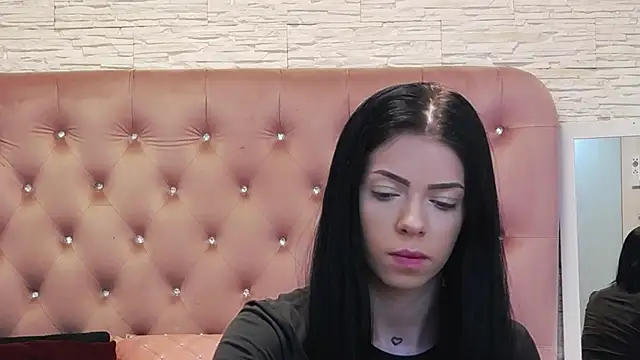 Snapshot of PeachyElla26 chatting on 02.12.26 PeachyElla26 online show from 02.12.26