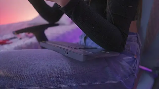 Shopie Colucci online show from 03.30.26